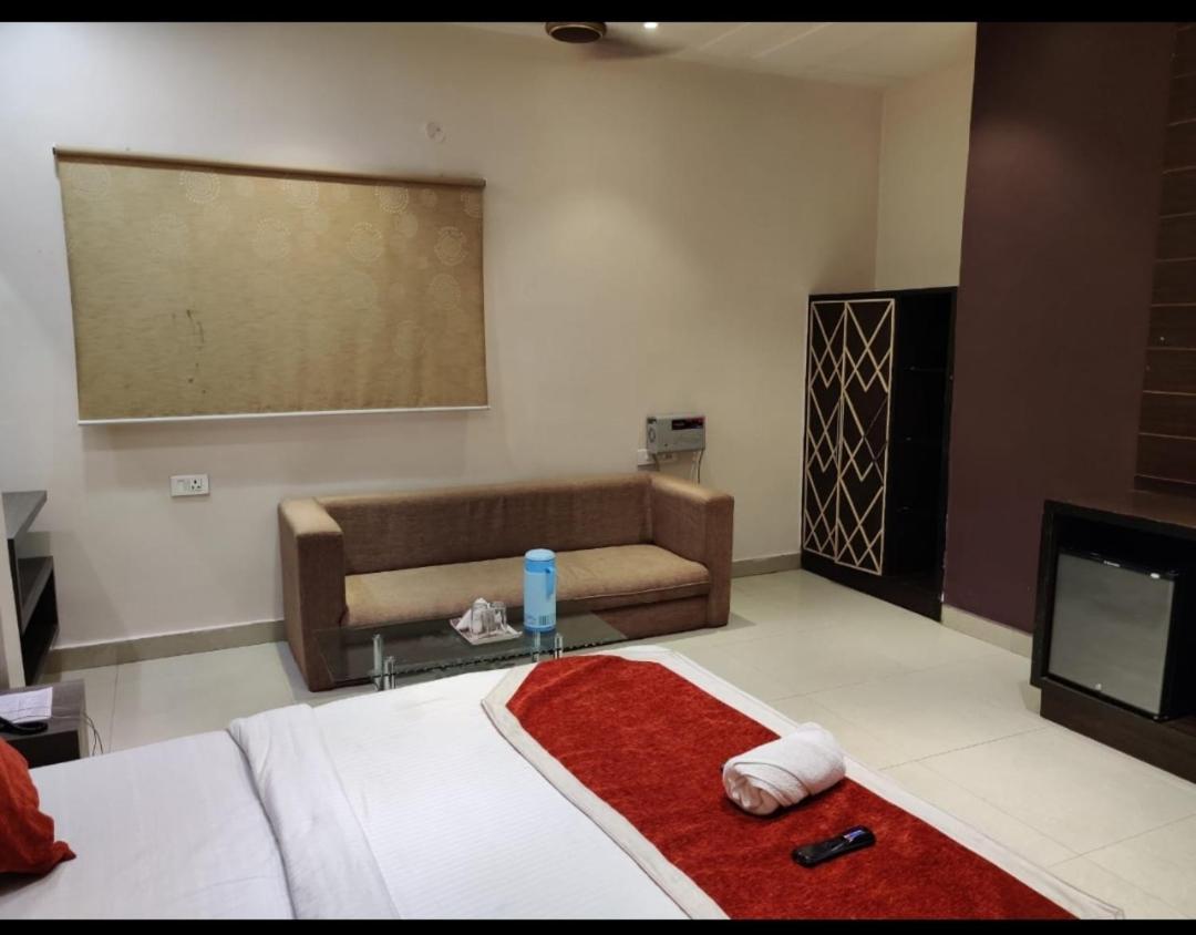 Hotel Sanjay Galaxy,Kanpur Exterior foto